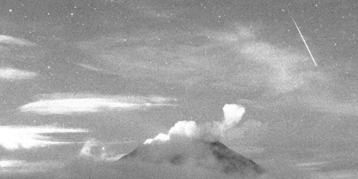 Cámaras de monitoreo del Popocatépetl captan lluvia de estrellas bola de luz sobrevolar el coloso