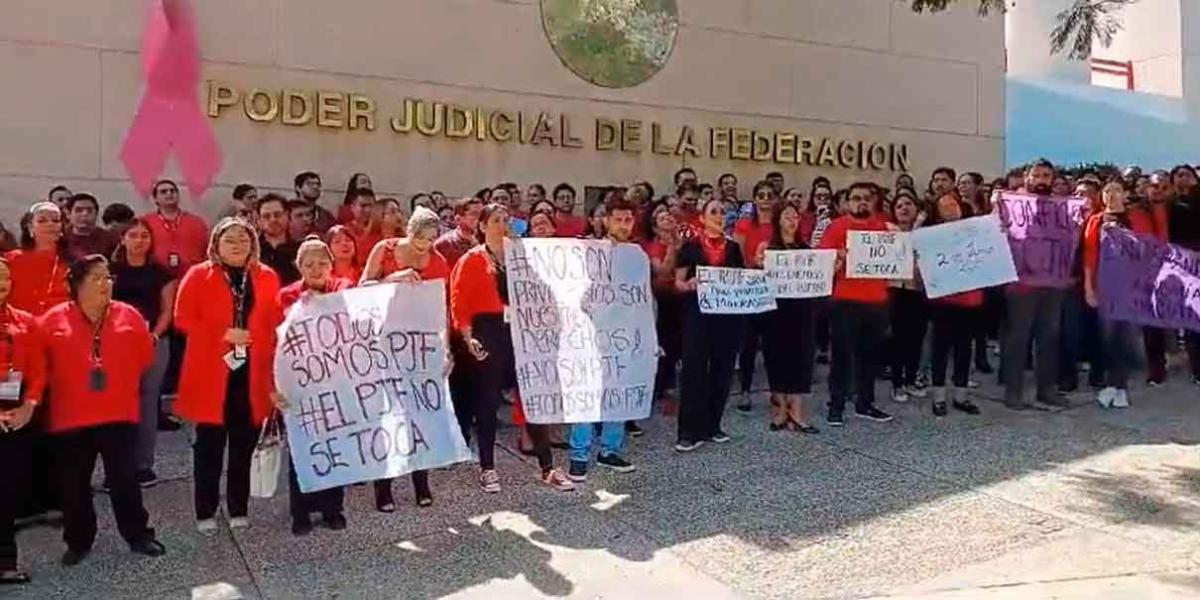 “Es pecado social”, dice Obrador a trabajadores del PFJ que protestan por fideicomisos