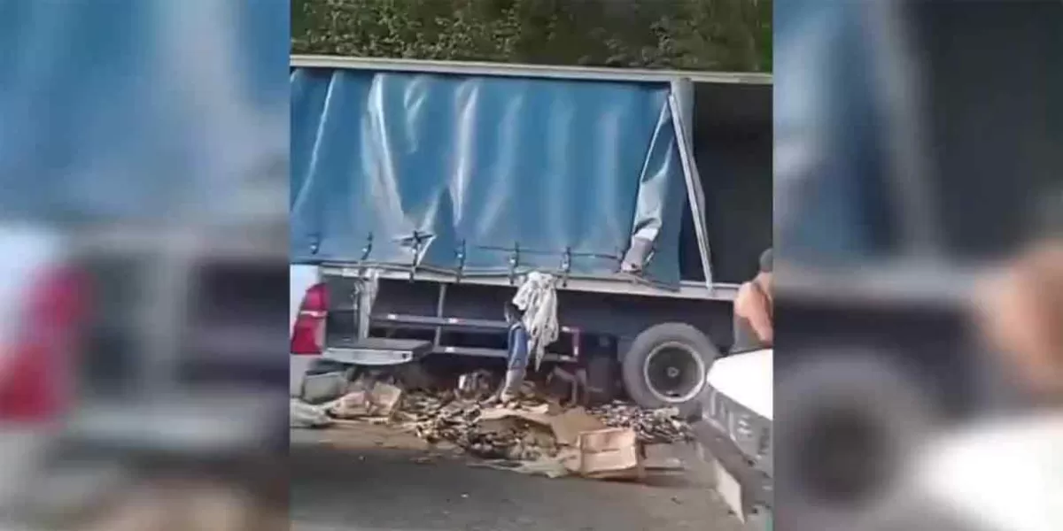 Realizan rapiña a tráiler que conductor casi muere calcinado;  transportaba cervezas en Chiapas