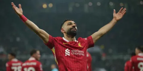 Salah seguirá haciendo historia en el Liverpool