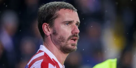 Antoine Griezmann se despide del Metropolitano con disculpas y homenaje