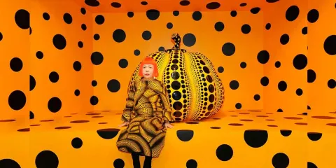 Muere Yayoi Kusama a los 97: convirtió lunares en infinito