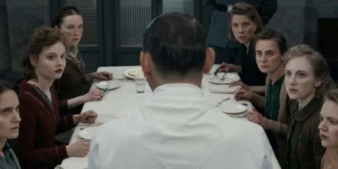 Terror con “La Noche del Demonio: Están Entre Nosotros” y drama en “Las Catadoras de Hitler”