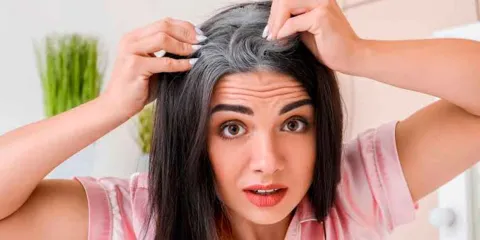 Tinte para canas en 10 minutos: cómo funciona el retoque de raíces