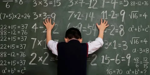 México cae en matemáticas en PISA 2025; 7 de cada 10 alumnos no dominan lo básico