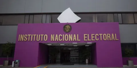 Suman 15 renuncias en el INE tras acusaciones de corrupción