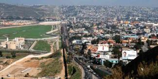 Estados Unidos indemnizará a dos niños que cruzaron de Tijuana a San Diego para ir a la escuela