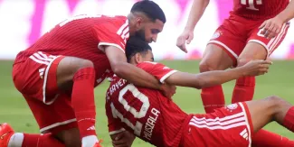 Jamal Musiala se desploma en el Bayern vs Leipzig por altas temperaturas