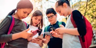 SEP consultará a maestros sobre el uso de celulares en escuelas: esto se sabe