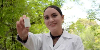 Alumna BUAP crea protector solar en polvo con zanahoria y zinc