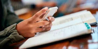 Adiós al celular en primaria y secundaria: SEP fija nueva regla