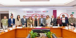 Hermano de la Secretaria de Turismo promueve peleas de gallos