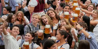Arranca el Oktoberfest en Múnich; tradiciones y la apertura del primer barril de cerveza