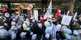 Trabajadores de Pemex protestan por aumento salarial y contra recortes a pensiones