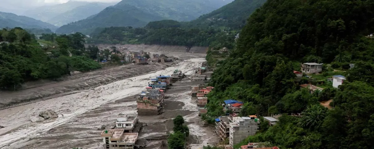 Suben a 353 los muertos por inundaciones en Nepal y Tíbet; hay más de mil 300 desaparecidos