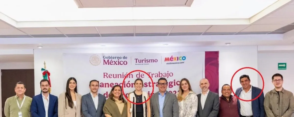 Hermano de la Secretaria de Turismo promueve peleas de gallos