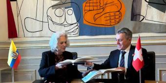 Para atender a ecuatorianos en México, Ecuador firma acuerdo con Suiza