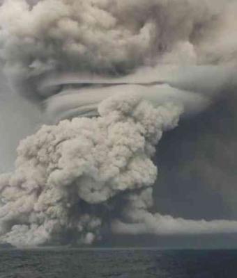 PODEROSO TSUNAMI. Estos son los daños que ocasionó la violenta erupción del volcán en Tonga